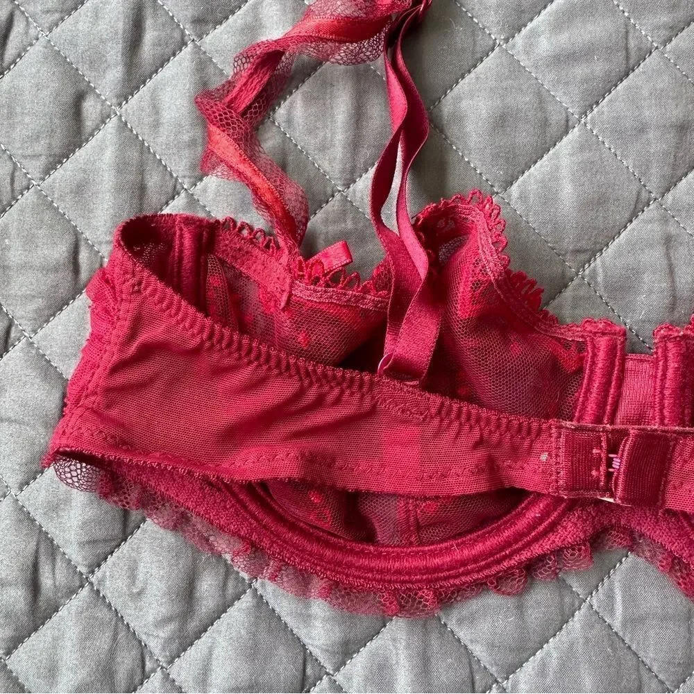 Chantelle Lace Underwire Bra with Adjustable Straps in Burgundy 34C